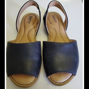 Born trang sandal navy size 6